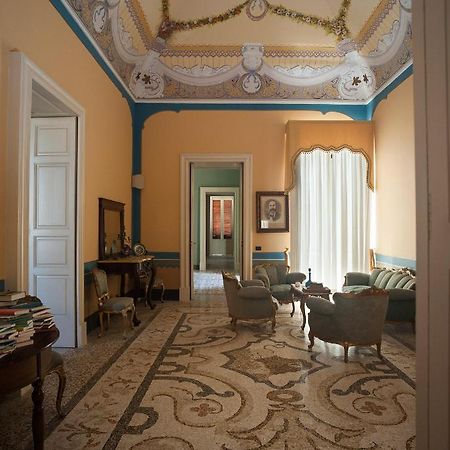 Palazzo Francesco Grassi Bed and Breakfast Aradeo Buitenkant foto