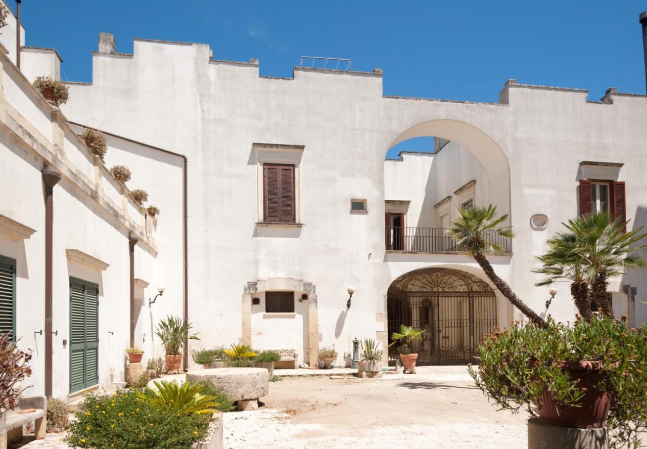 Palazzo Francesco Grassi Bed and Breakfast Aradeo Buitenkant foto