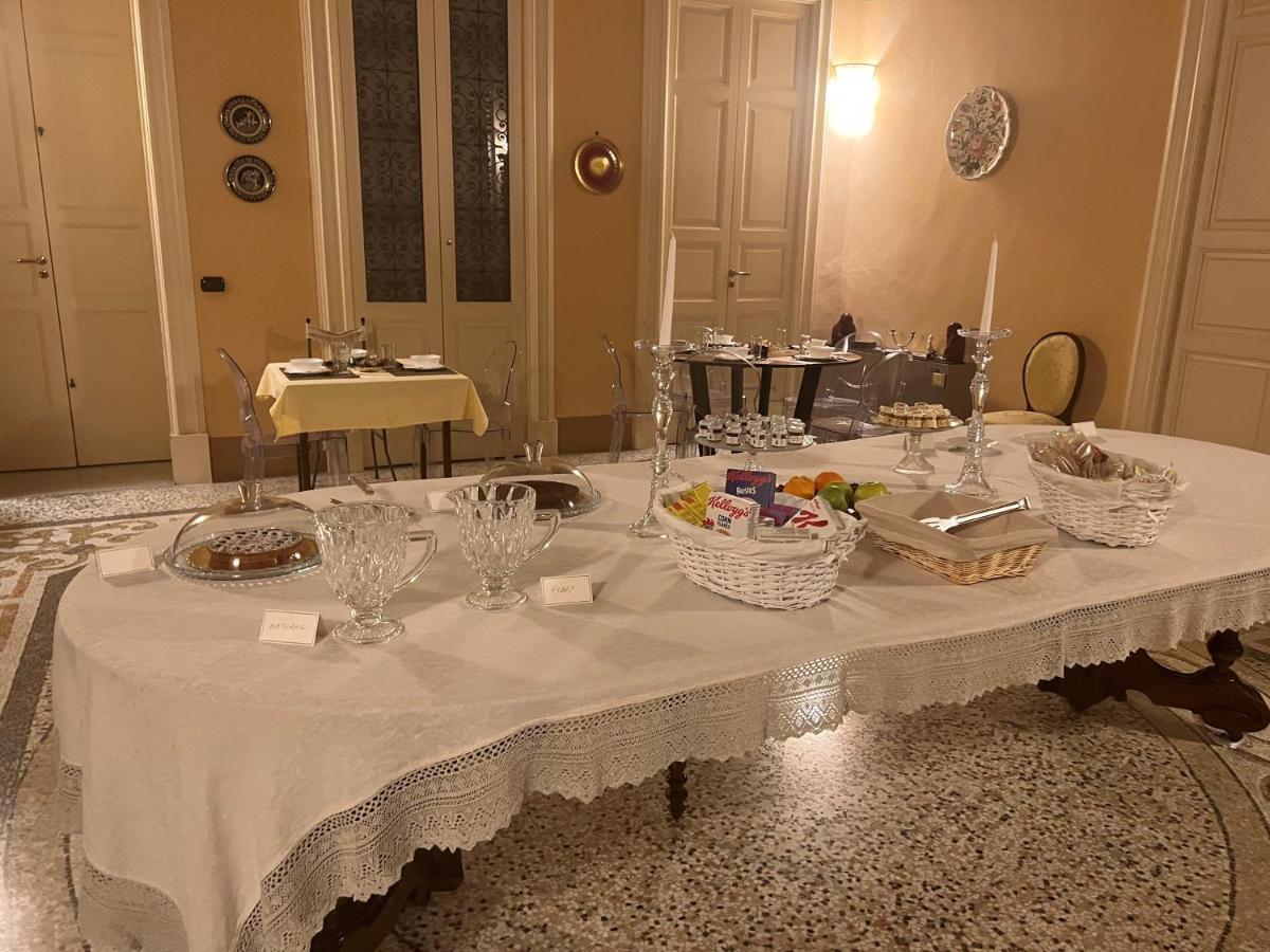 Palazzo Francesco Grassi Bed and Breakfast Aradeo Buitenkant foto
